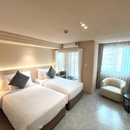 Mai Hotel Chiang Mai Zewnętrze zdjęcie